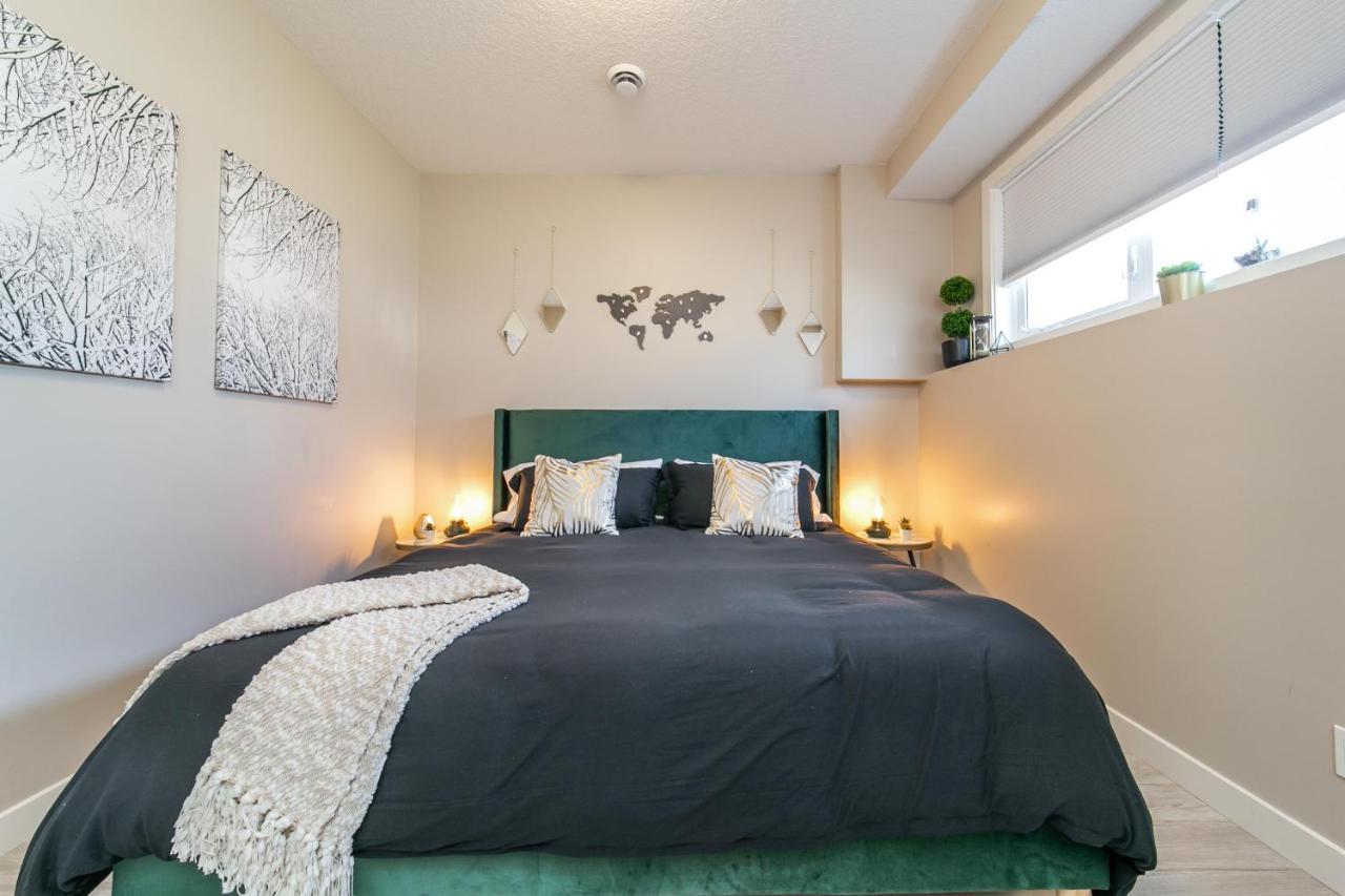 Executive Home - Long Stays Welcome - Garage Parking - Free Wifi & Netflix Edmonton Exterior foto